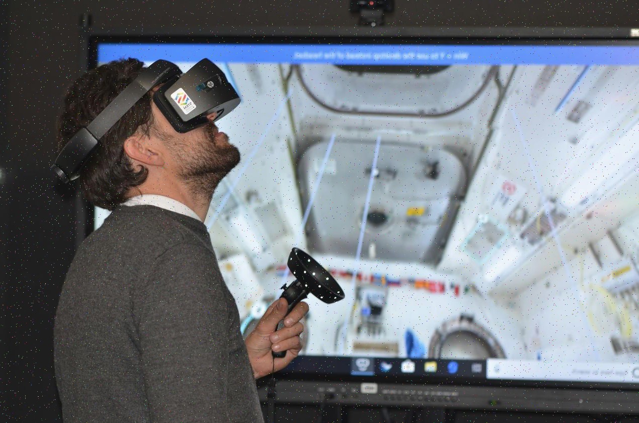 Entrega de apoyo a familia